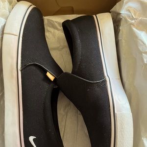 black nike court royale ac slip